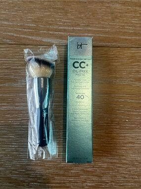 IT Cosmetics CC+ Oil-Free Matte SPF 40 + Brush Color Rich